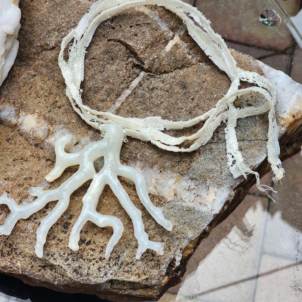 Artisan Boho Raw boyfriend Cut Choker White Coral Concept Accessory Shabby Chic - Picture 3 of 13